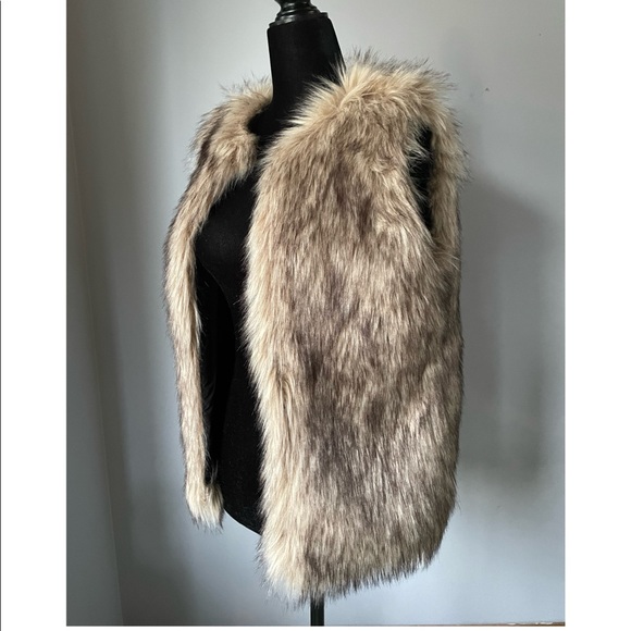 Gap Kids Faux Fur Vest (XXL kids) - Picture 2 of 9